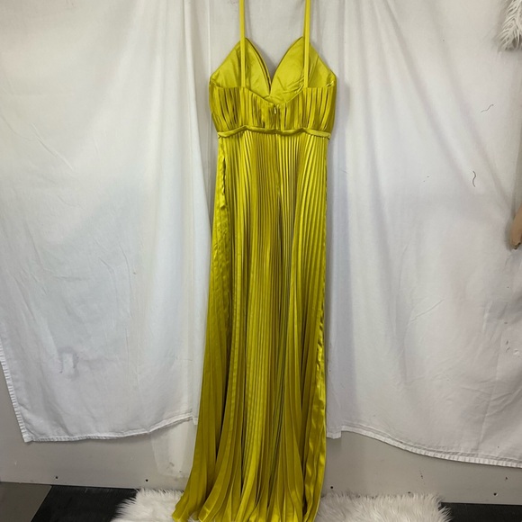 NEW Ieena Mac Duggal Chartreuse 23619 Pleated Wide Leg Open Back Jumpsuit Size 2 - Picture 4 of 16
